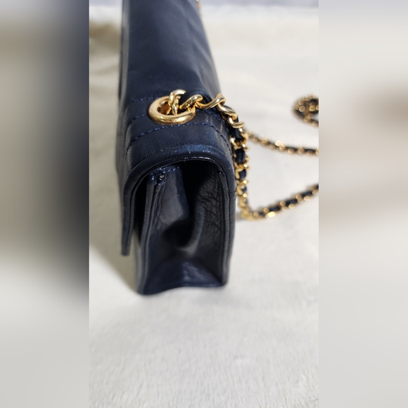 Chanel envelope single flap. 24k gold plated hardware. Minor tarnishing. - Picture 12 of 16